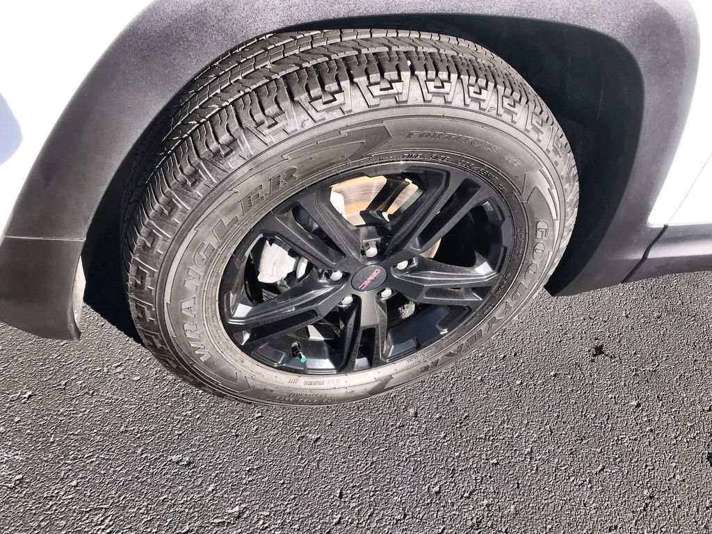 Used 2023 GMC Terrain AT4 image 10