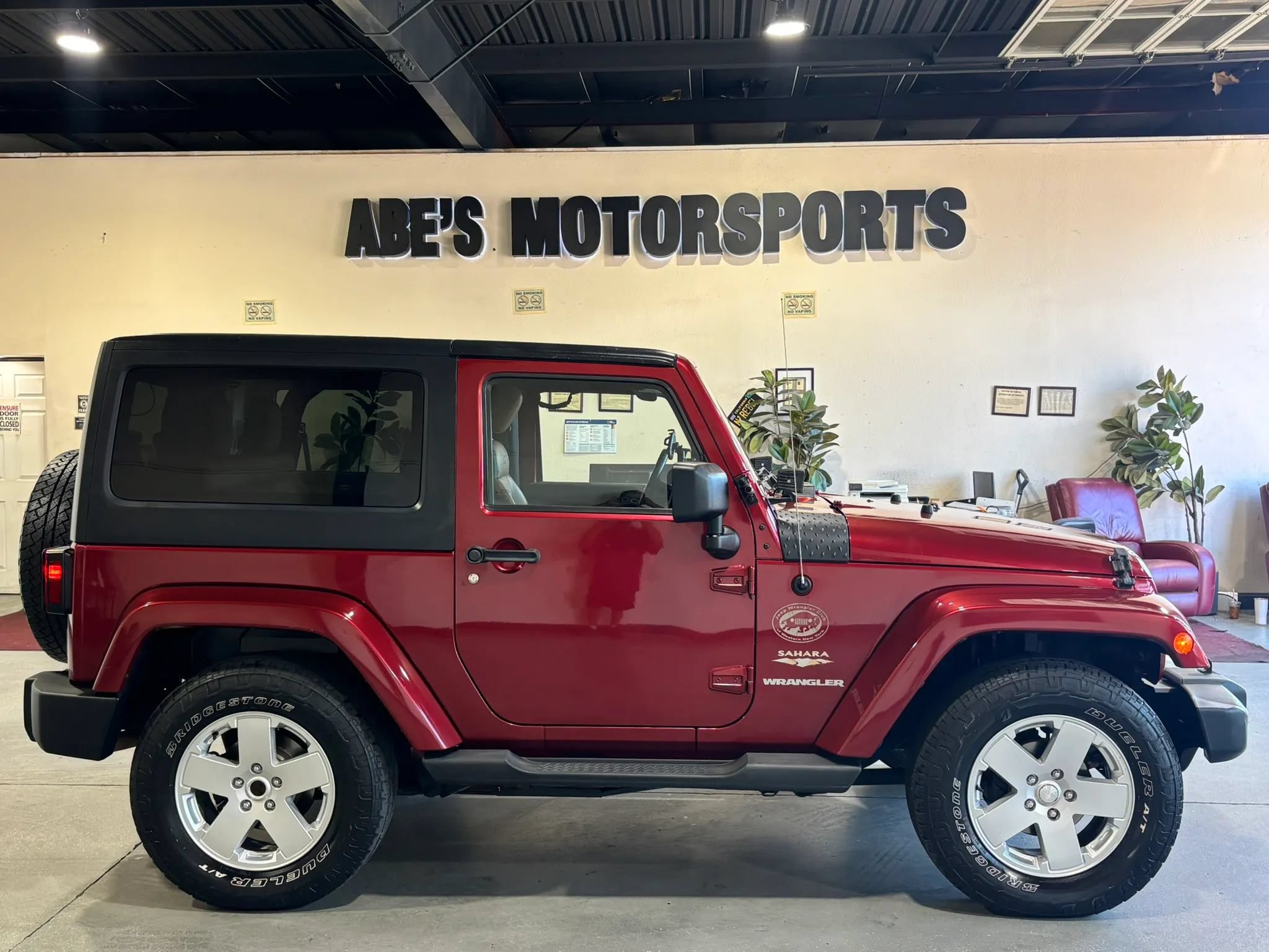Used 2011 Jeep Wrangler Sahara w/ Connectivity Group AWD/4WD image 7