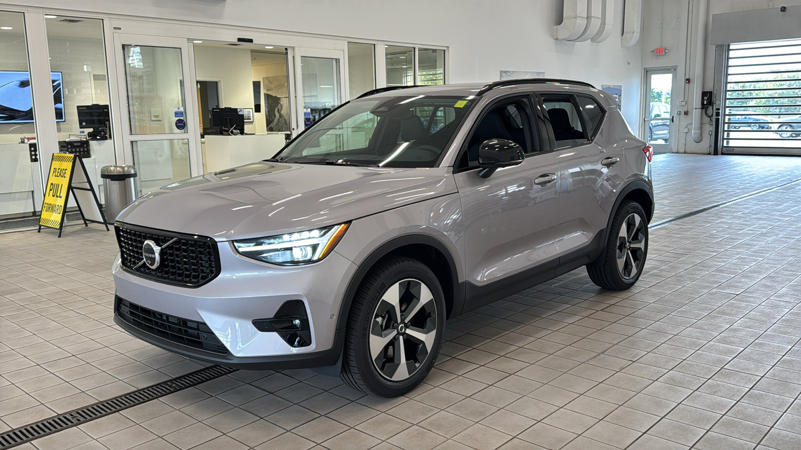 New 2026 Volvo XC40 B5 Plus w/ Protection Package Premier AWD/4WD image 9