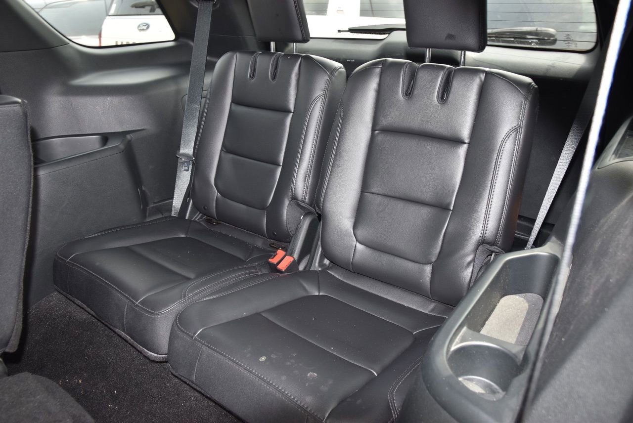 Used 2019 Ford Explorer XLT w/ Equipment Group 202A AWD/4WD image 12