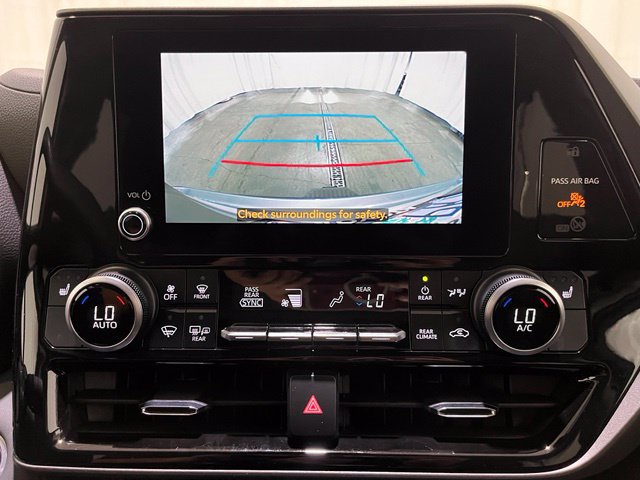 Used 2024 Toyota Highlander XLE AWD/4WD image 21