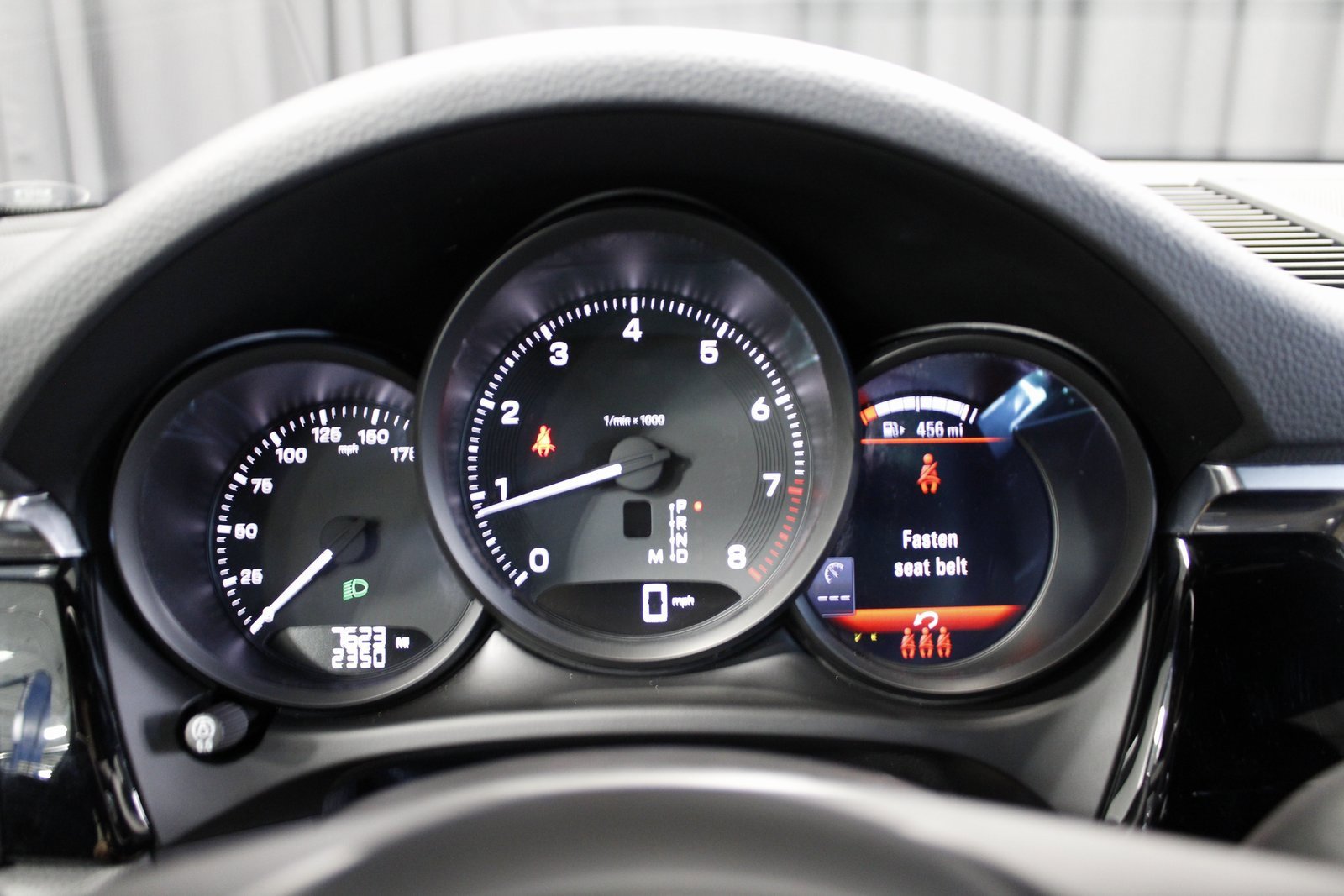 Certified 2025 Porsche Macan image 31