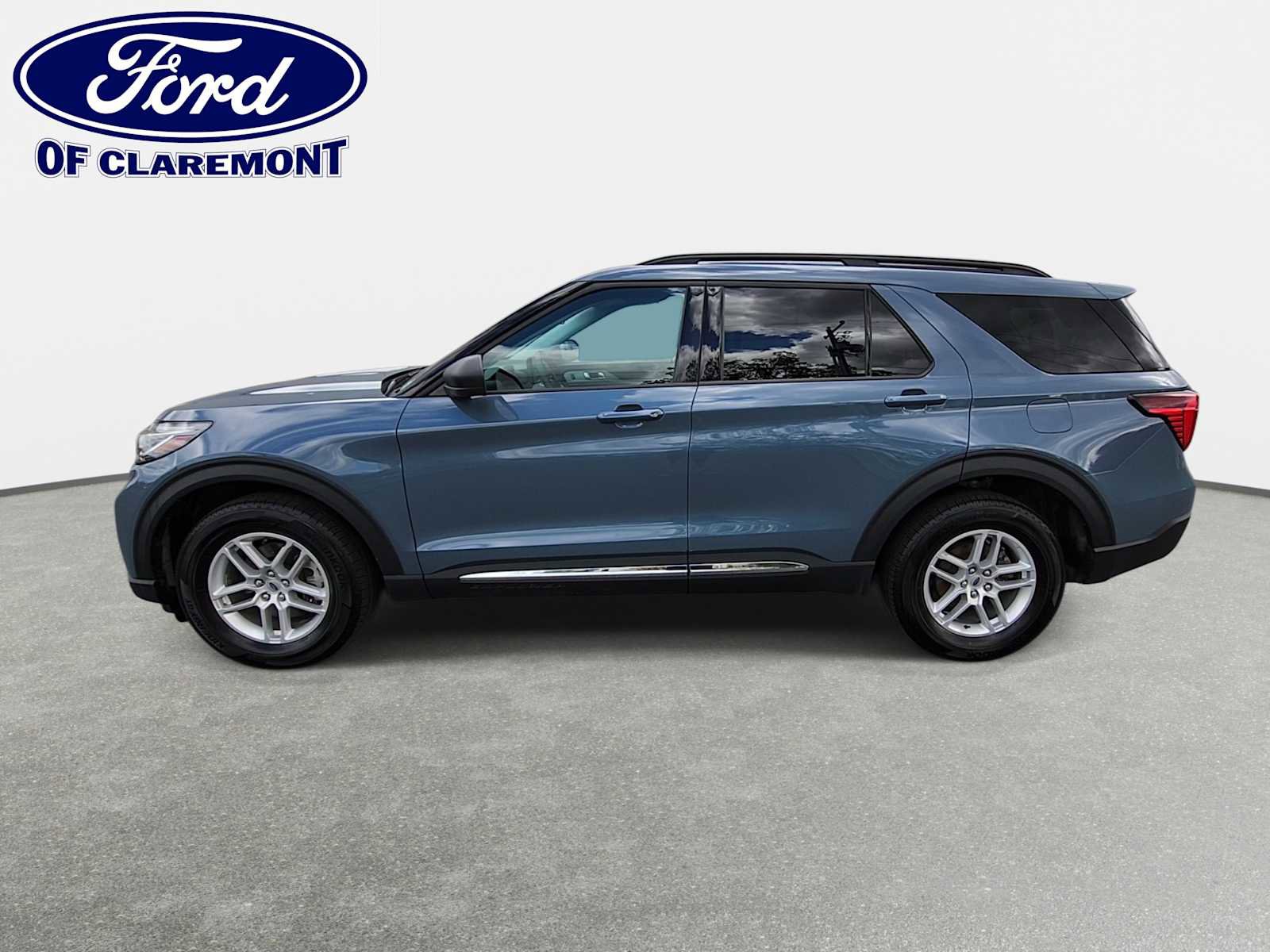 Used 2025 Ford Explorer Active AWD/4WD image 5