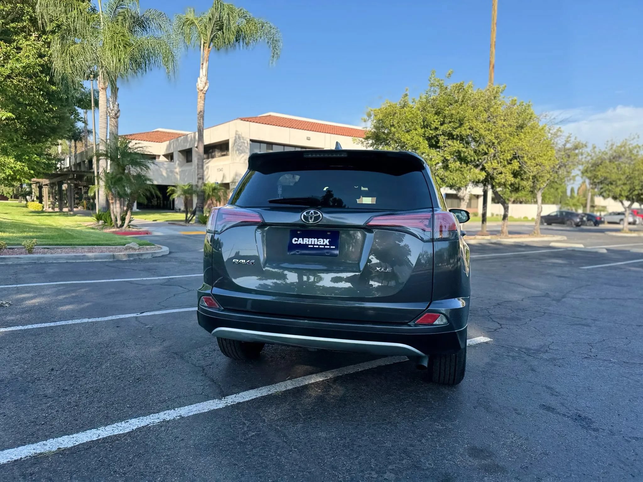 Used 2018 Toyota RAV4 XLE w/ Carpet Mat Package FWD image 21