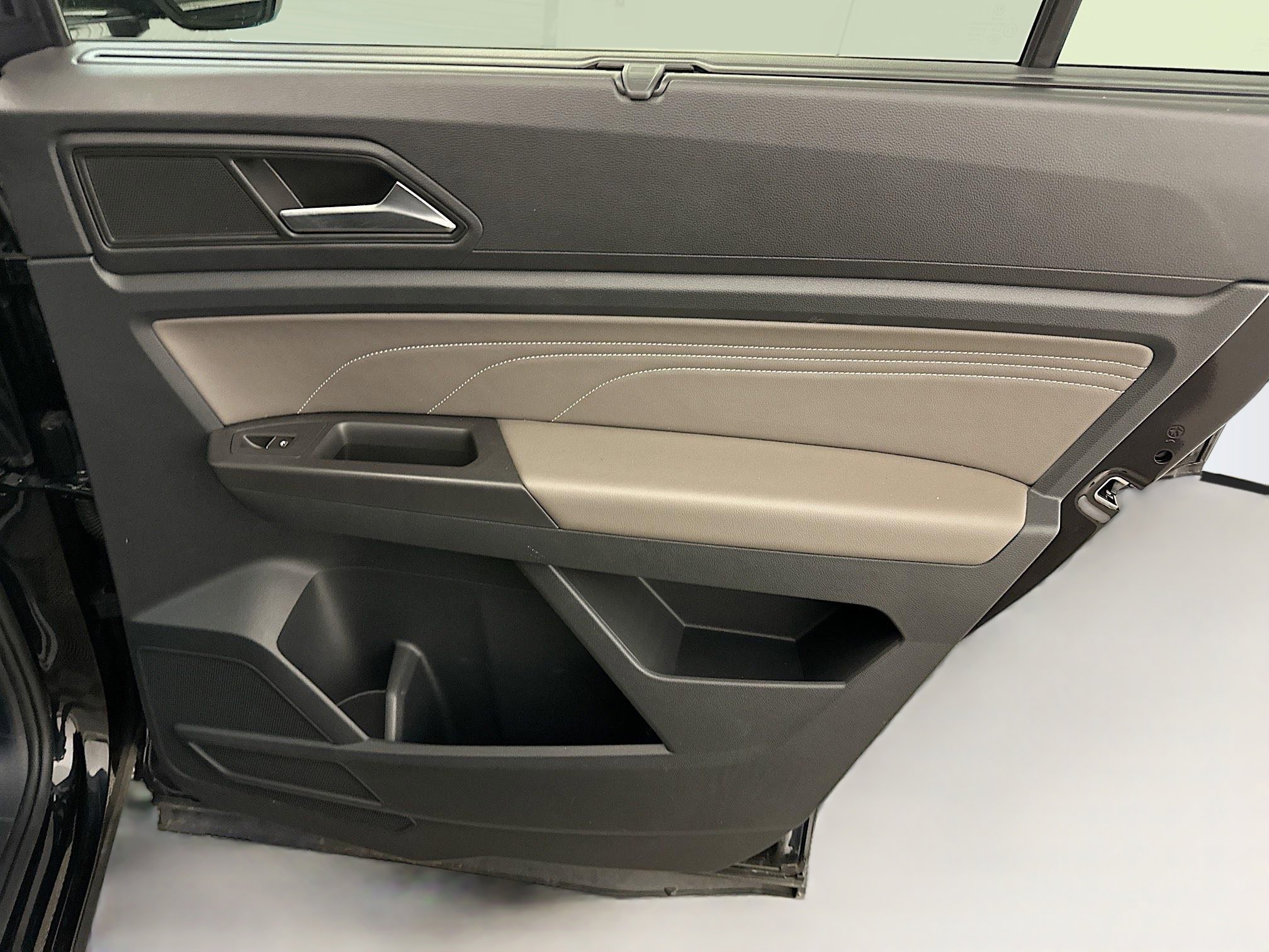 Used 2022 Volkswagen Atlas SE image 33