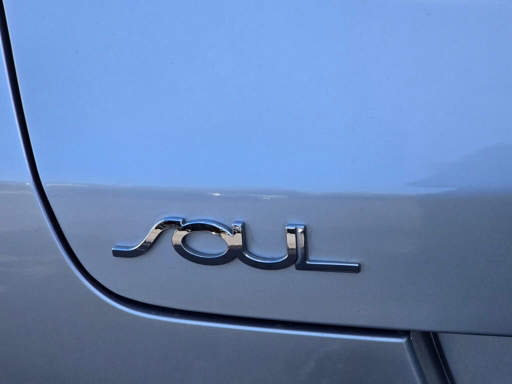 Used 2020 Kia Soul LX FWD image 12
