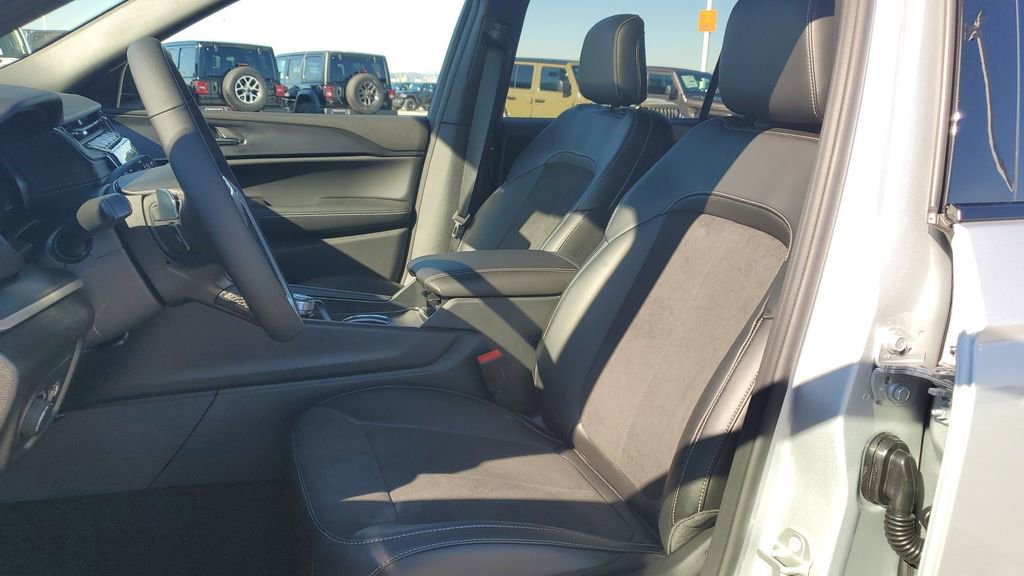 New 2025 Jeep Grand Cherokee L Altitude image 19