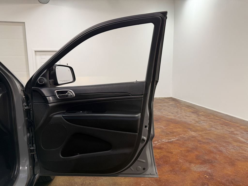 Used 2019 Jeep Grand Cherokee Laredo AWD/4WD image 62