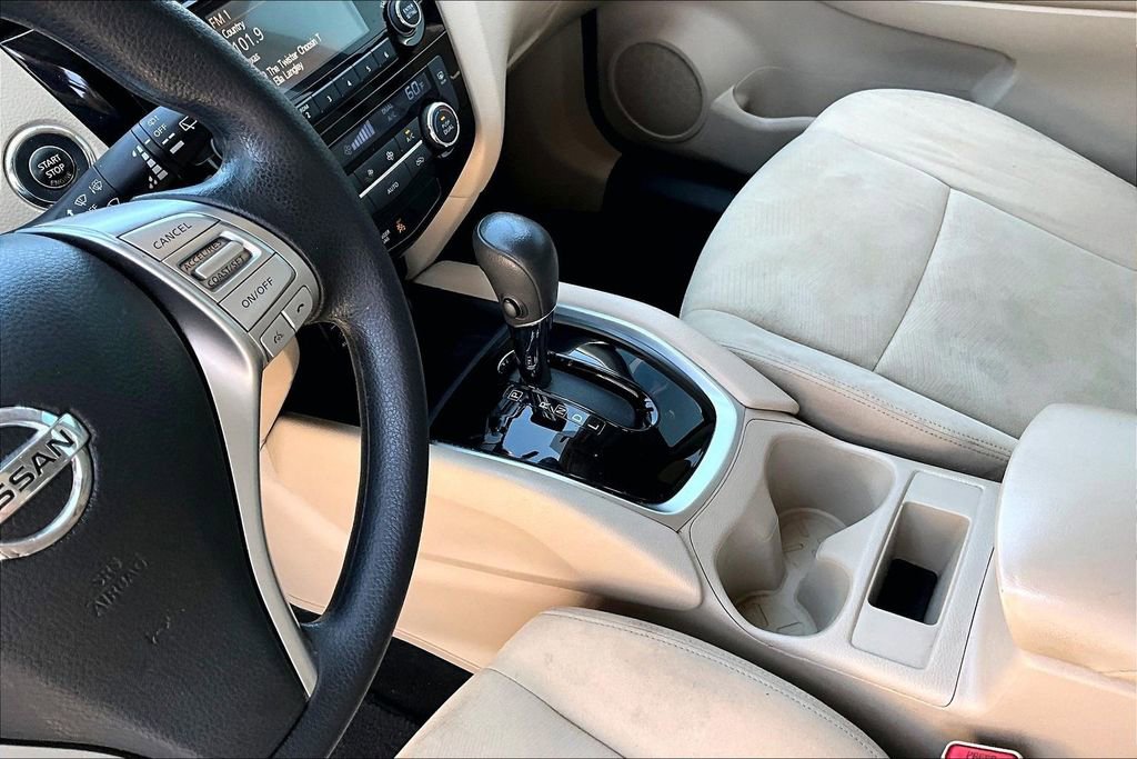 Used 2016 Nissan Rogue SV image 14