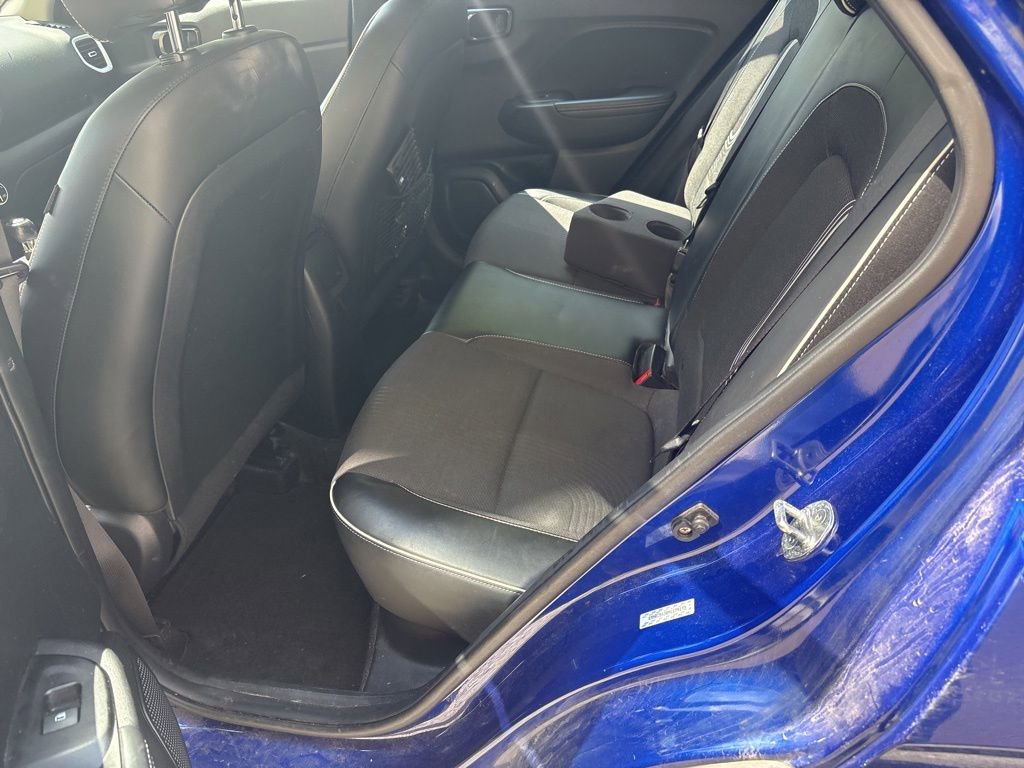 Used 2022 Hyundai Venue Limited FWD image 11
