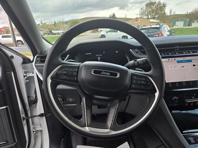 Used 2023 Jeep Grand Cherokee L Limited AWD/4WD image 13