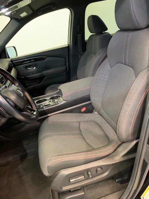 Used 2025 Honda Pilot Sport image 16