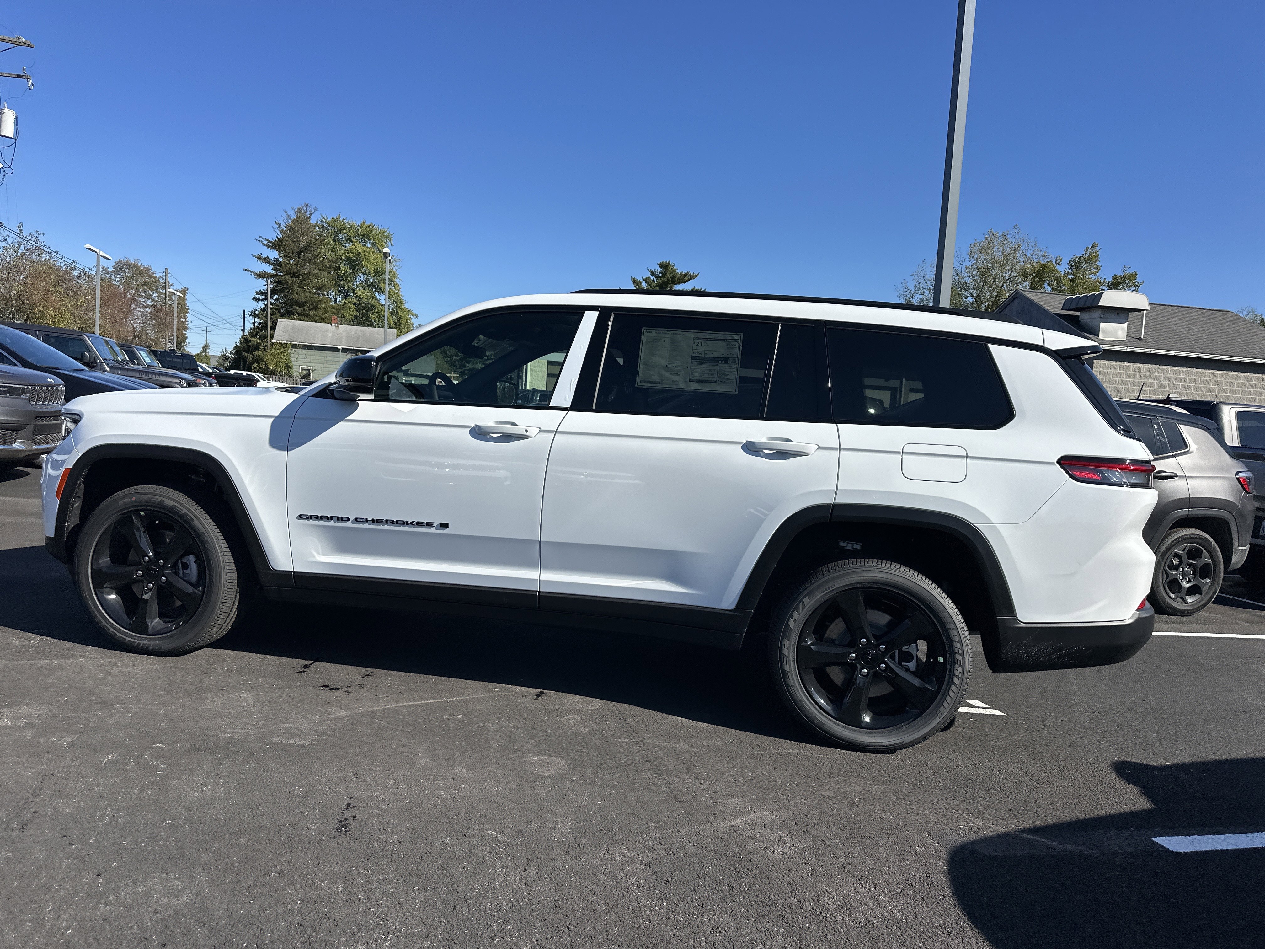New 2025 Jeep Grand Cherokee L Altitude image 24