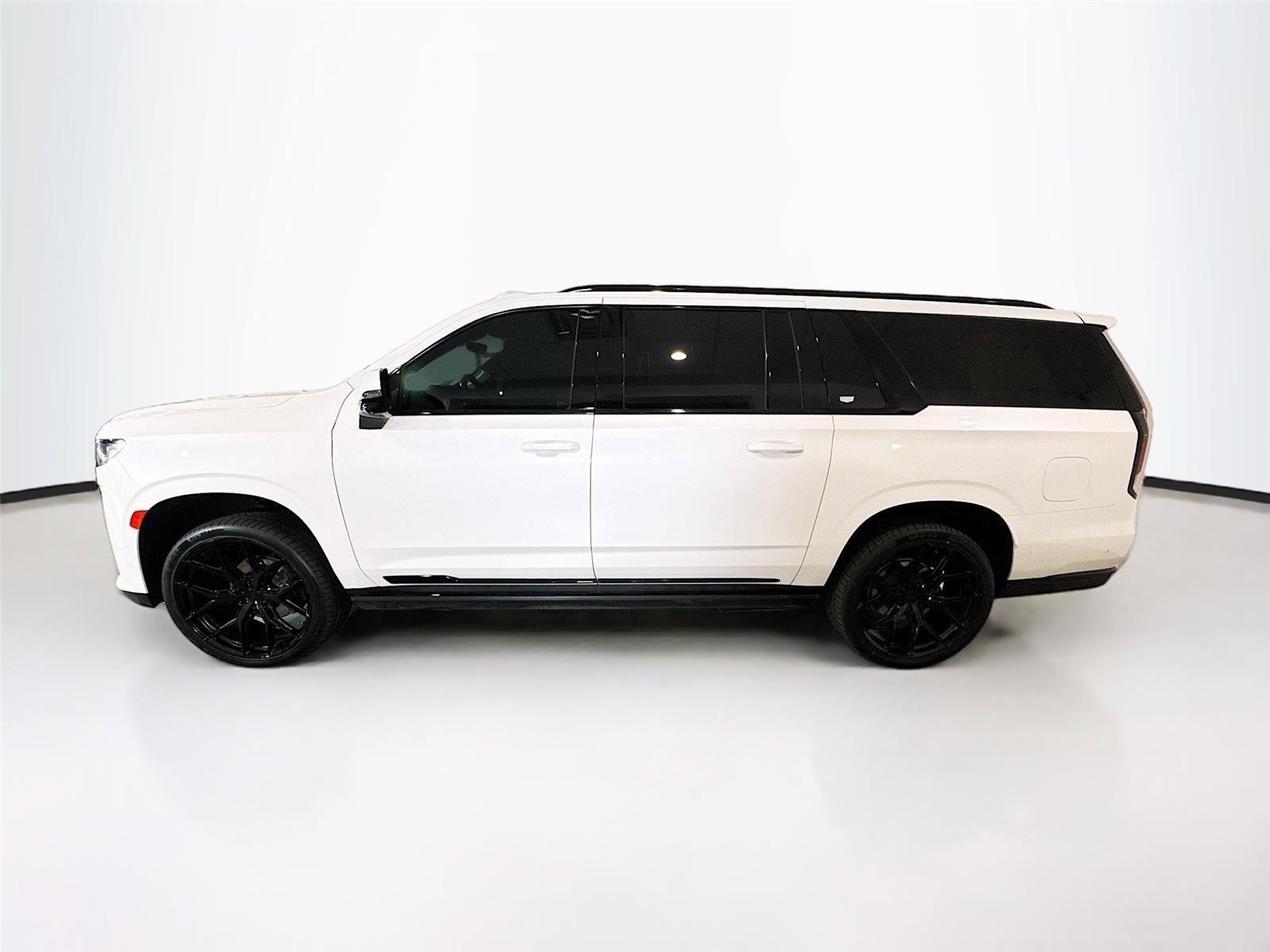 Used 2023 Cadillac Escalade ESV Sport Platinum w/ LPO, ONYX Package AWD/4WD image 32