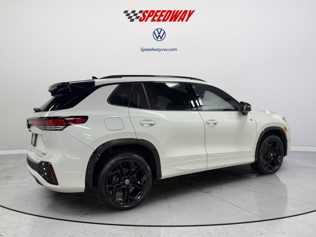 Certified 2025 Volkswagen Tiguan SE R-Line AWD/4WD image 5
