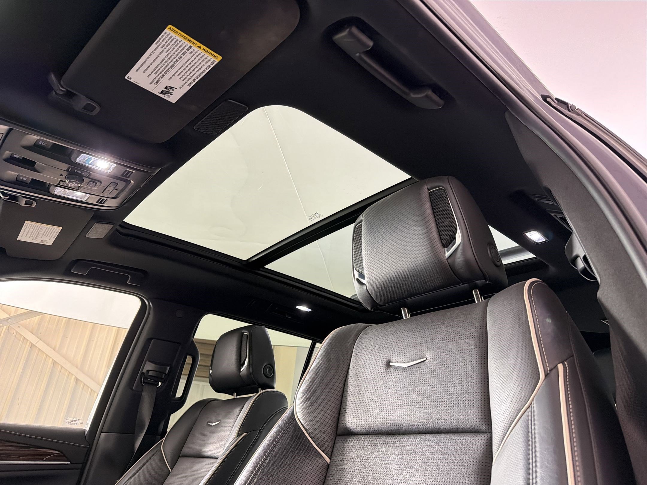 Used 2022 Cadillac Escalade Premium Luxury w/ Performance Package AWD/4WD image 15