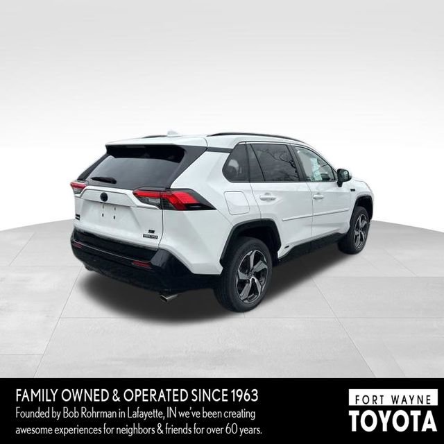 Used 2023 Toyota RAV4 SE w/ Weather & Moonroof Package image 4