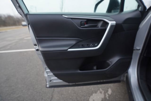 Used 2022 Toyota RAV4 LE image 13
