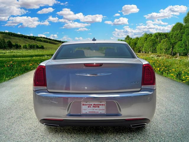 Used 2015 Chrysler 300 Limited RWD image 5