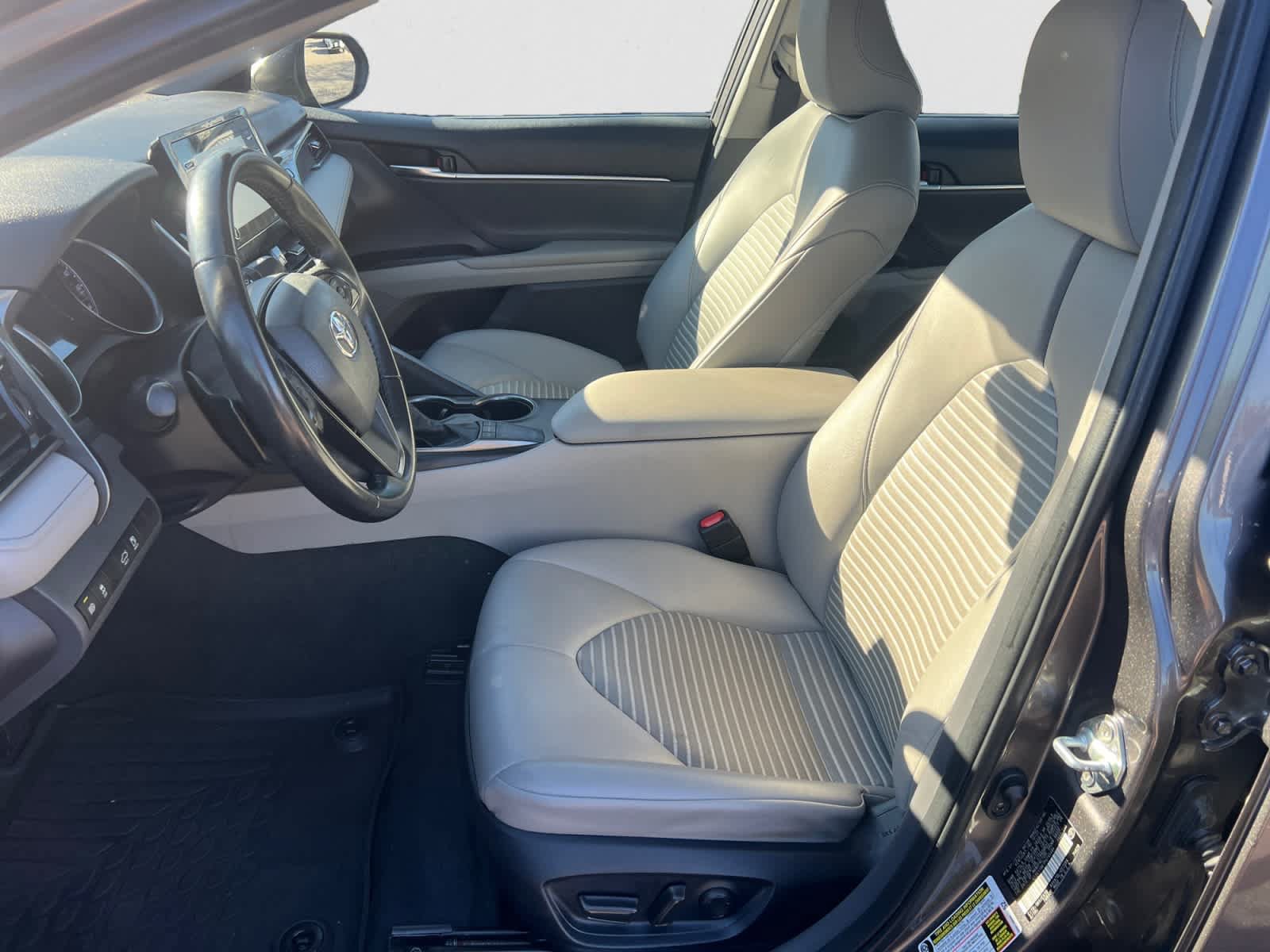 Used 2023 Toyota Camry SE FWD image 16