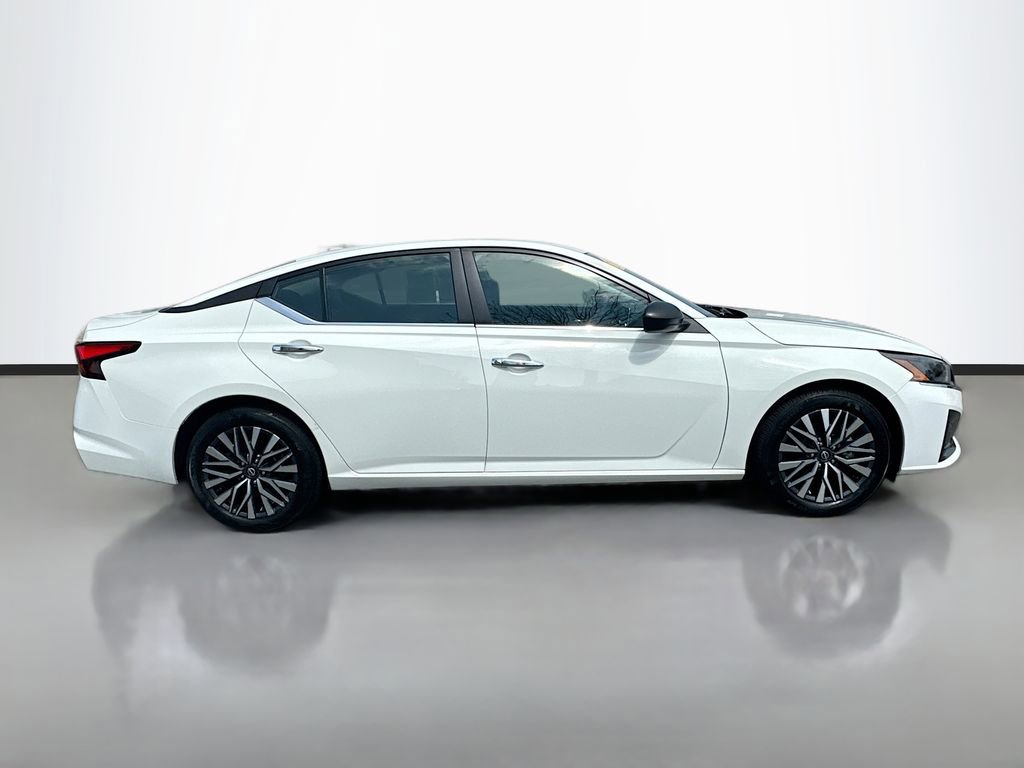 Used 2025 Nissan Altima 2.5 SV image 9