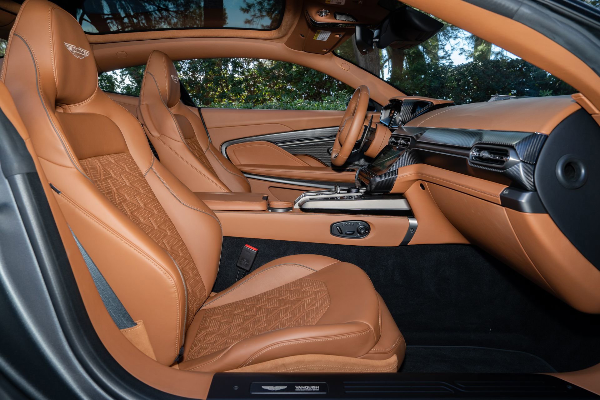 Used 2025 Aston Martin Vanquish RWD image 16