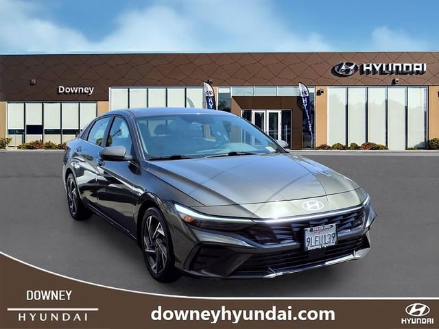 Certified 2024 Hyundai Elantra SEL w/ Convenience Package FWD image 3
