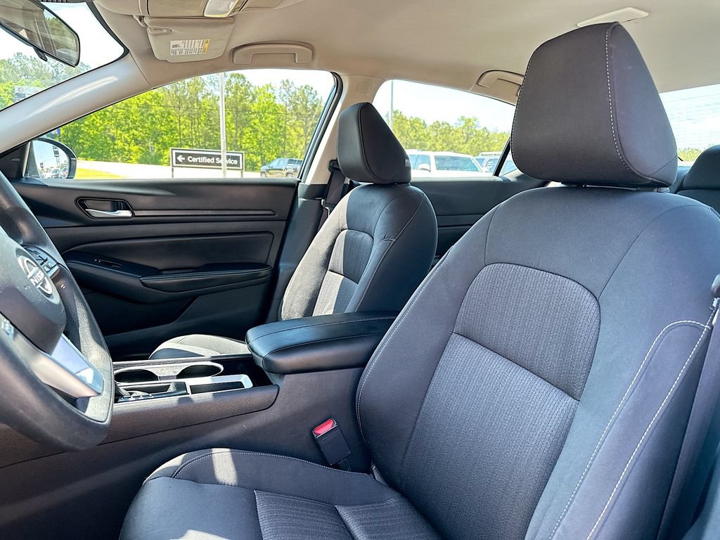 Used 2024 Nissan Altima 2.5 SV FWD image 8