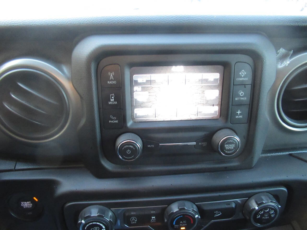 Used 2018 Jeep Wrangler Unlimited Sport image 28