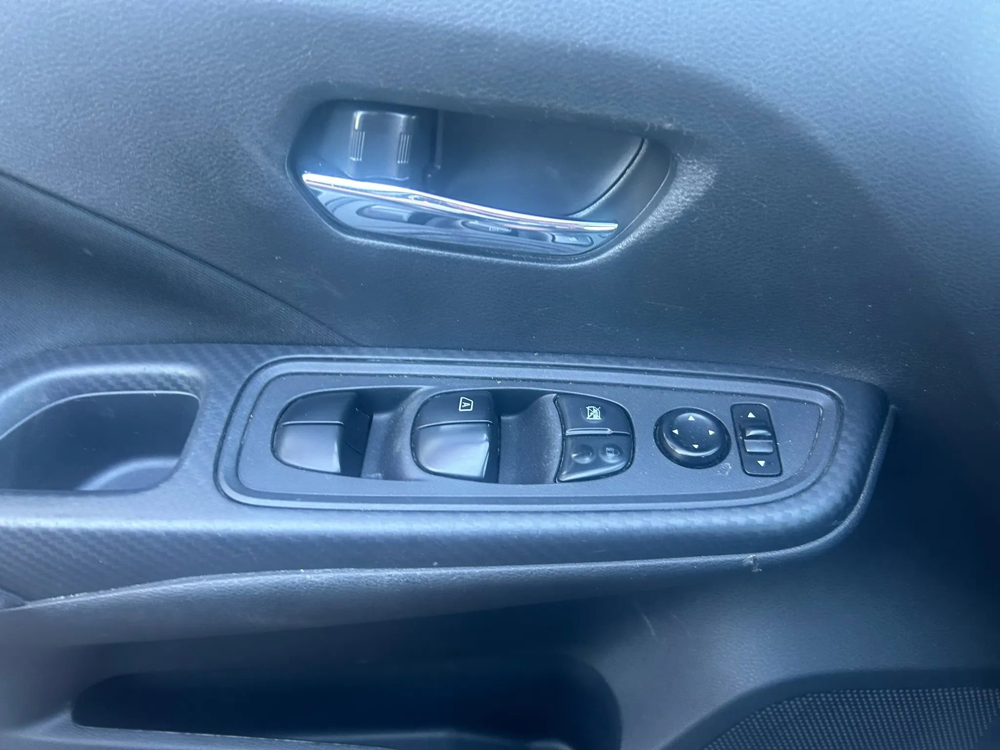 Used 2021 Nissan Versa SV image 14