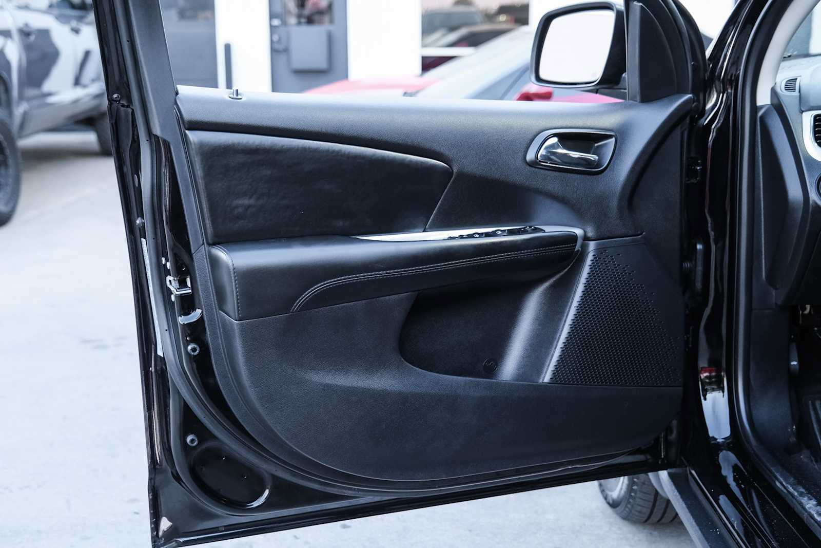 Used 2020 Dodge Journey SE FWD image 32