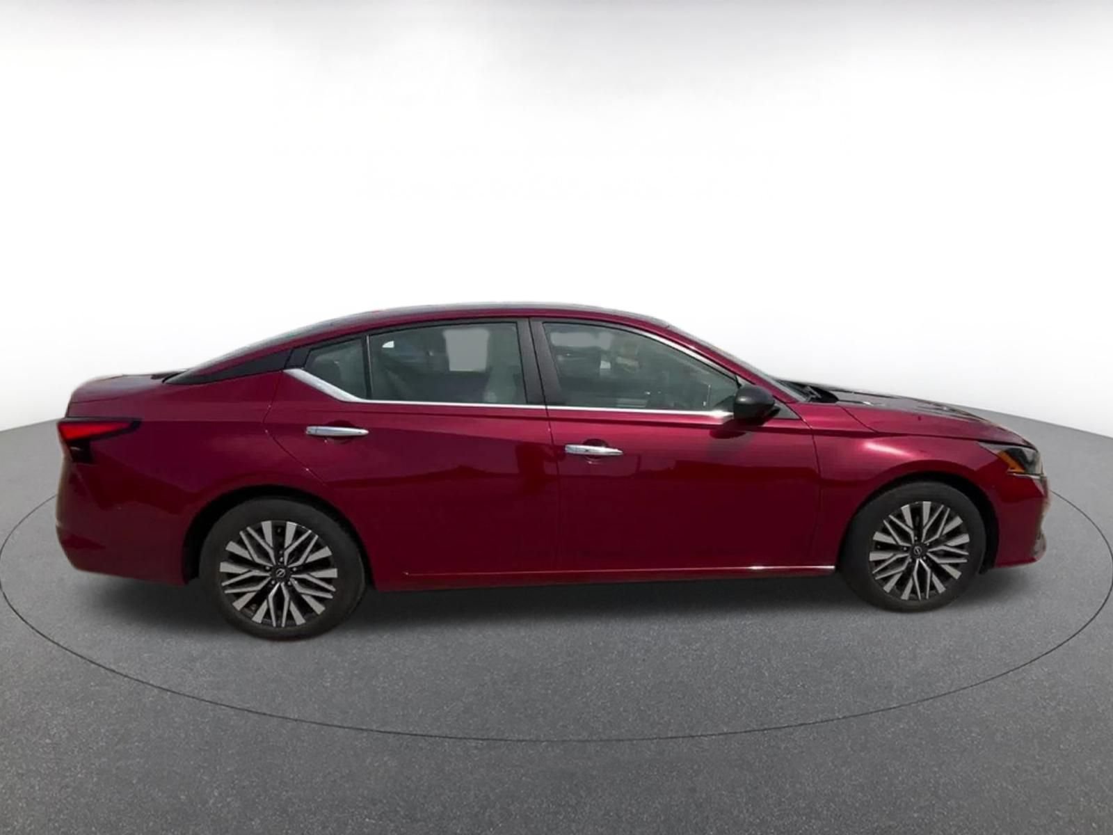 Used 2025 Nissan Altima 2.5 SV FWD image 16