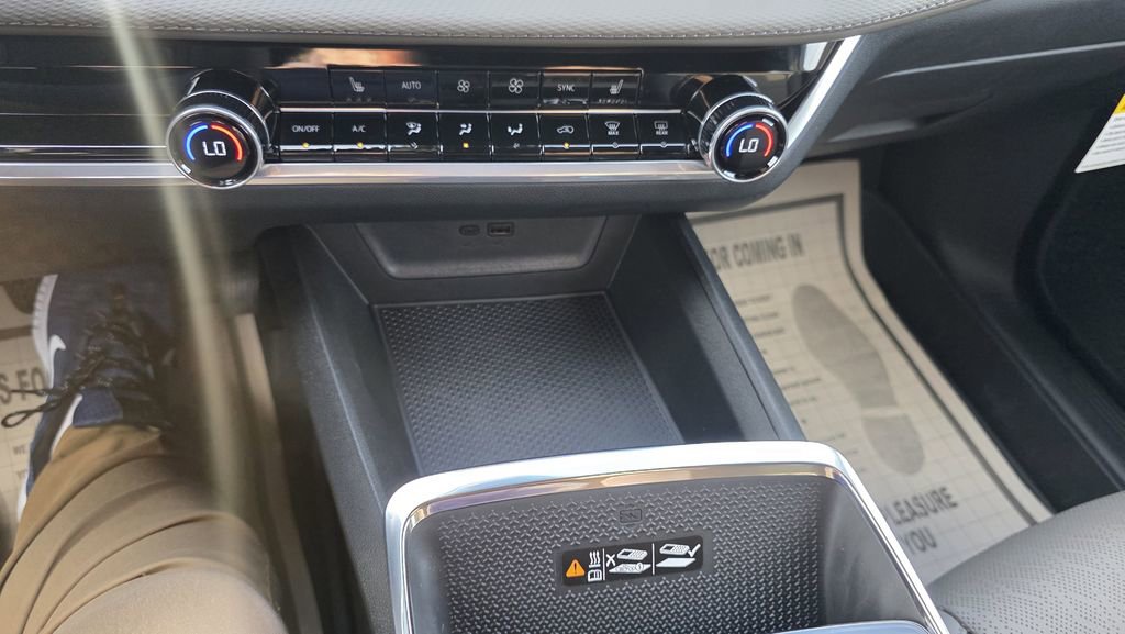 New 2026 Chevrolet Equinox LT w/ Convenience Package II image 23