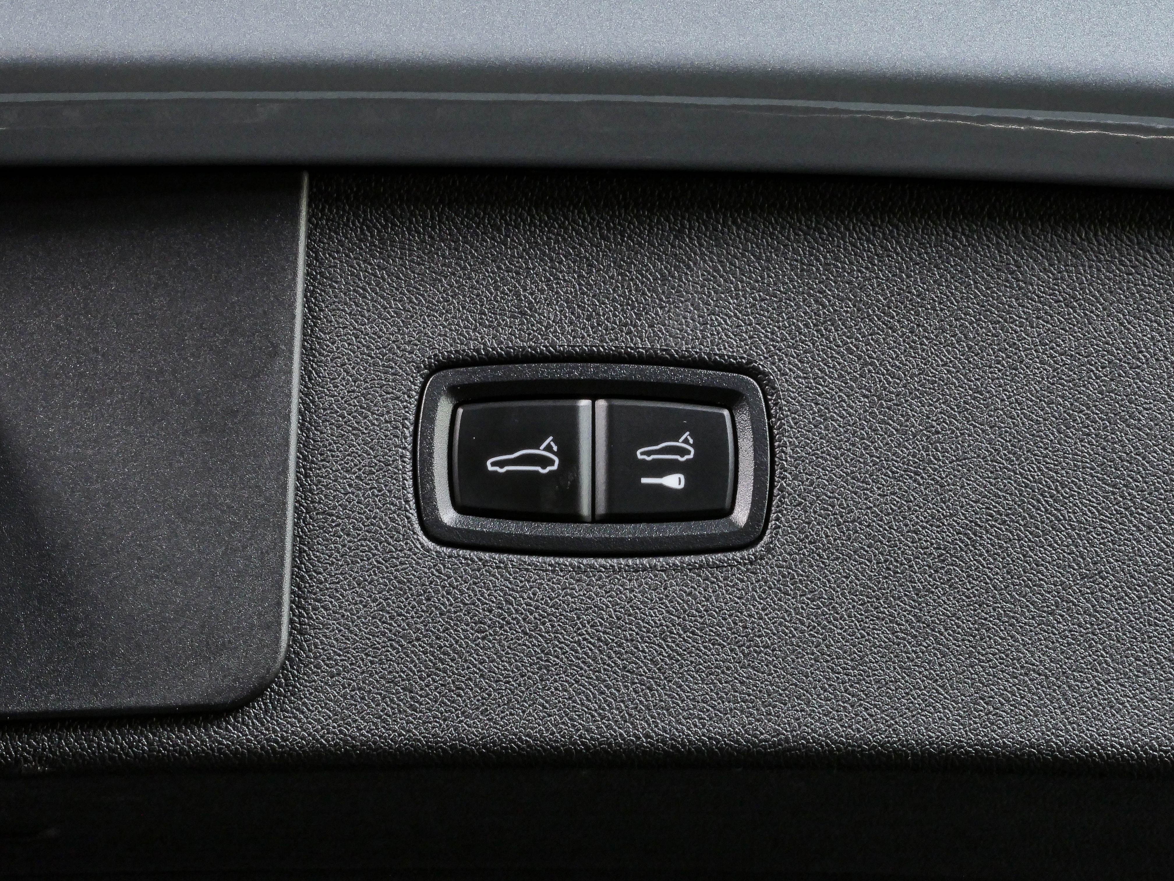 Certified 2023 Porsche Cayenne AWD/4WD image 33