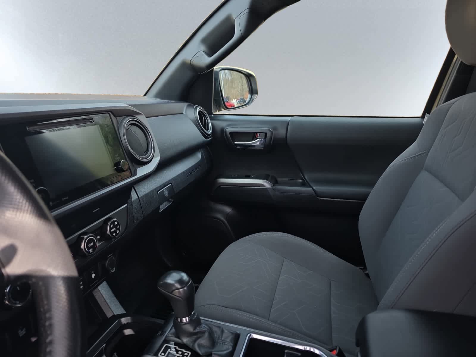 Used 2019 Toyota Tacoma TRD Sport AWD/4WD image 15