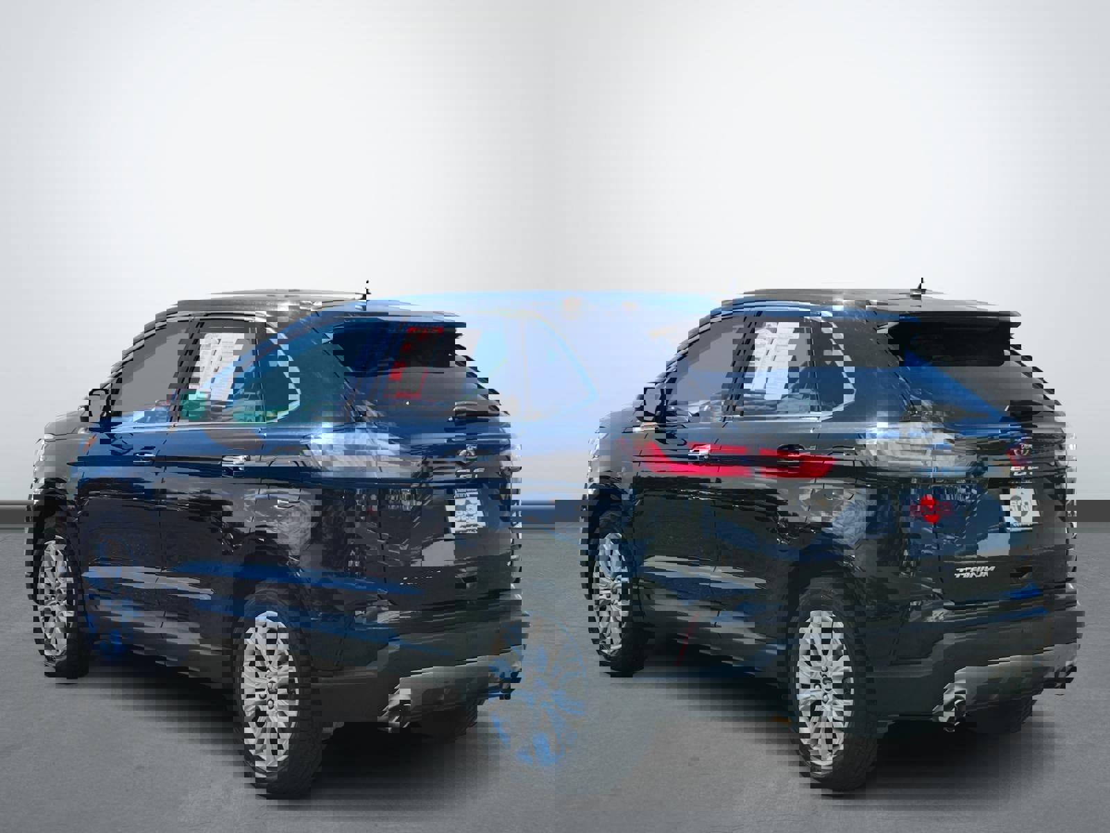 Used 2022 Ford Edge Titanium image 4