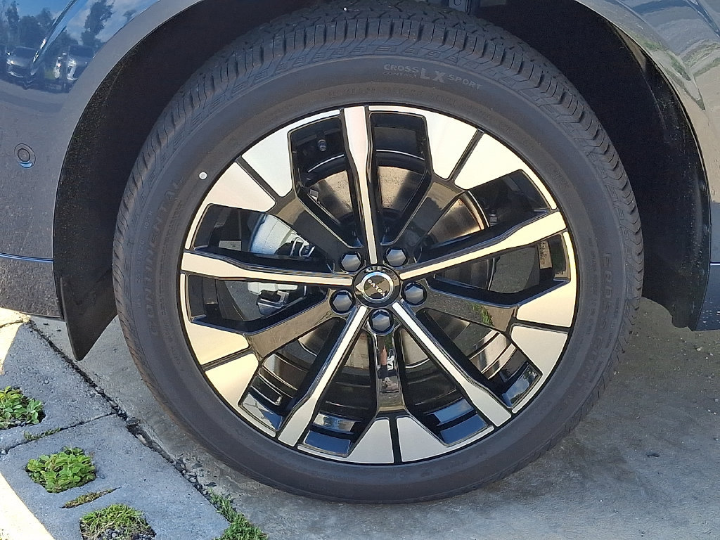New 2027 Volvo XC60 B5 Plus AWD/4WD image 7