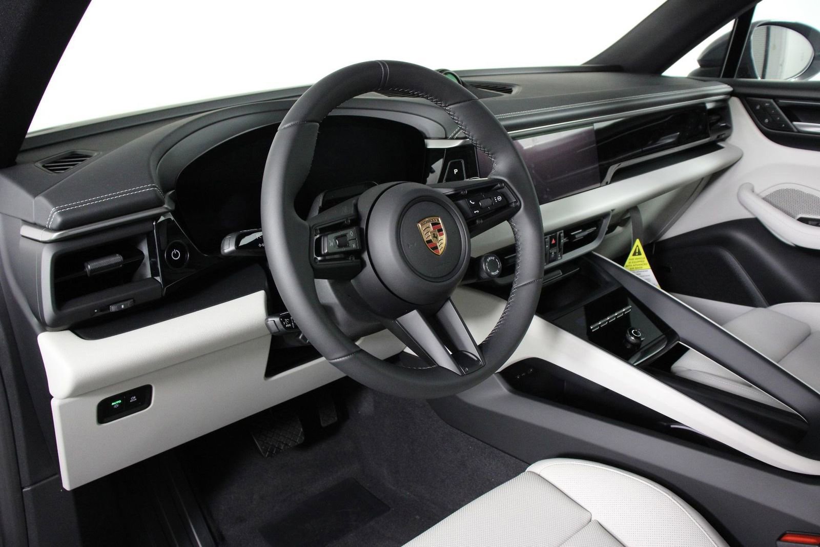 New 2026 Porsche Macan Electric RWD image 4