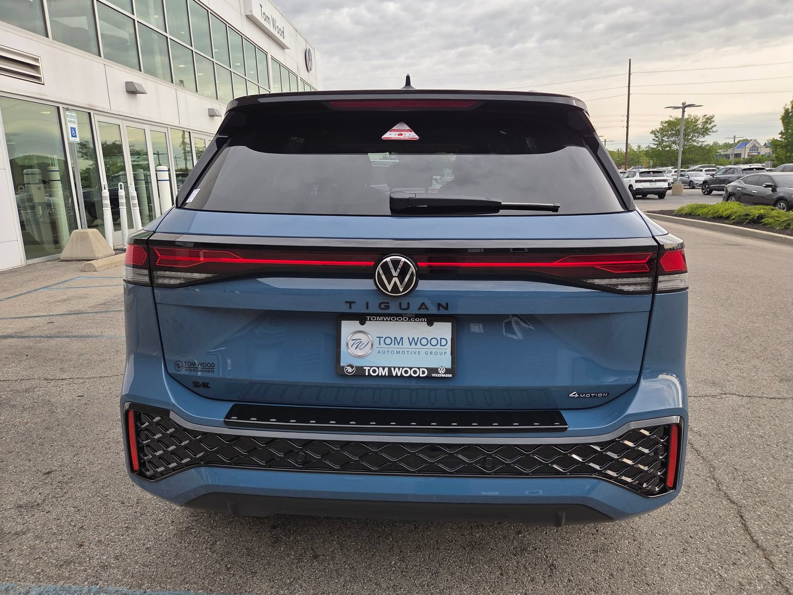 New 2026 Volkswagen Tiguan SE R-Line AWD/4WD image 9