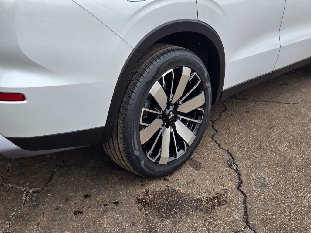 New 2026 Mitsubishi Outlander SE AWD/4WD image 10
