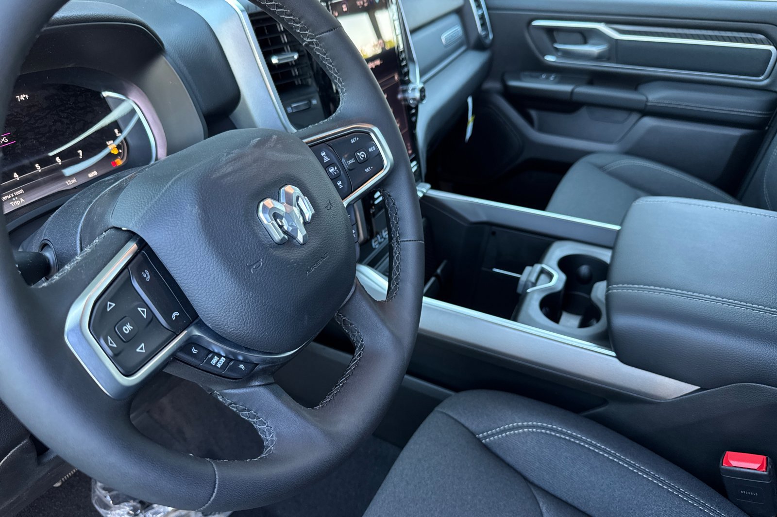 New 2026 RAM 1500 4x4 Crew Cab image 9