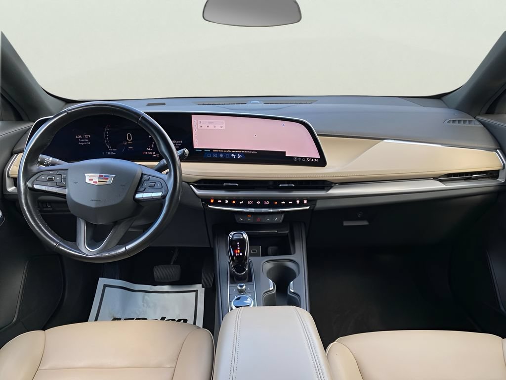 Certified 2024 Cadillac XT4 Luxury w/ Cold Weather Package AWD/4WD image 15