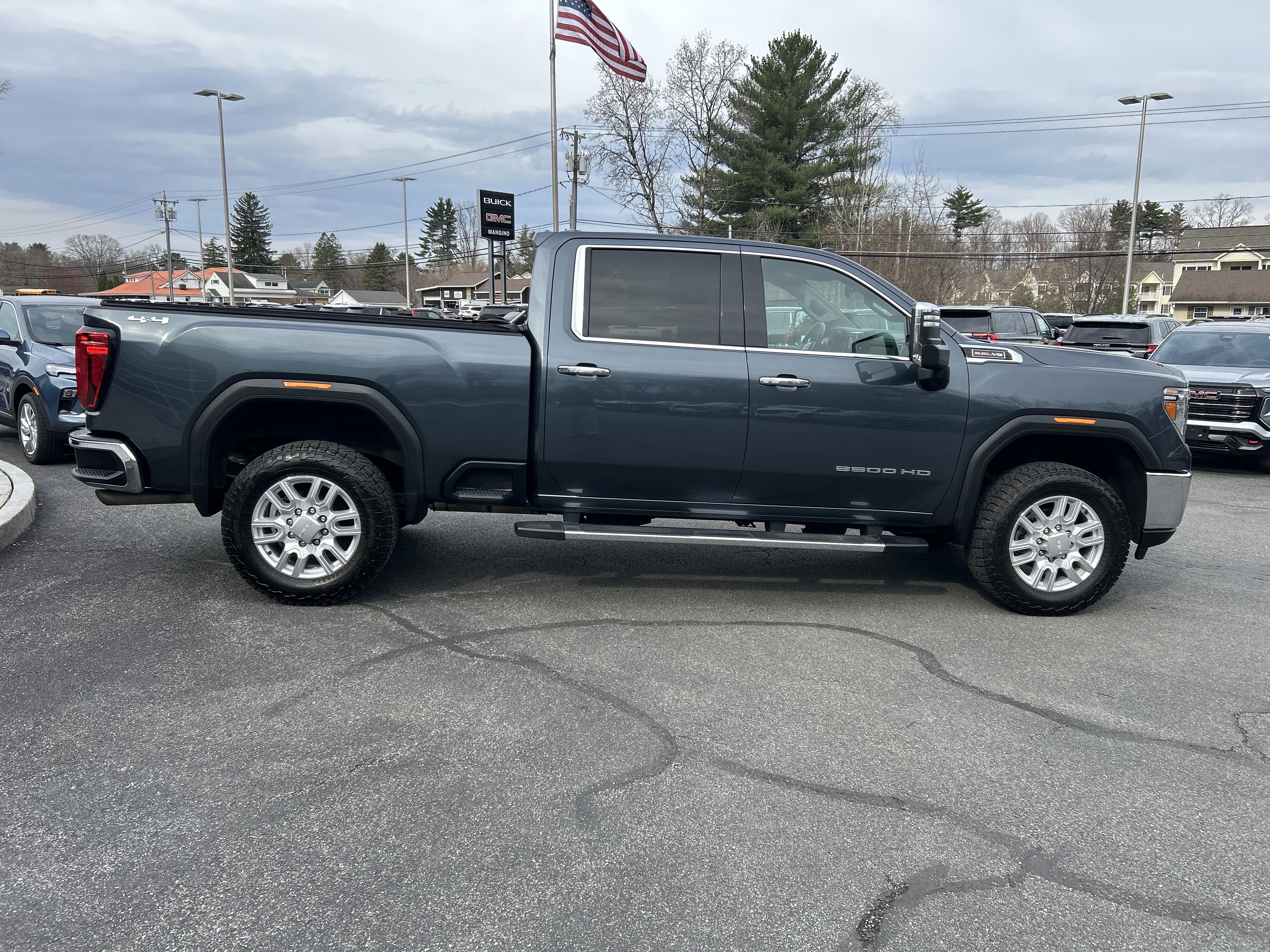 Used 2020 GMC Sierra 2500 SLT w/ SLT Premium Plus Package AWD/4WD image 13