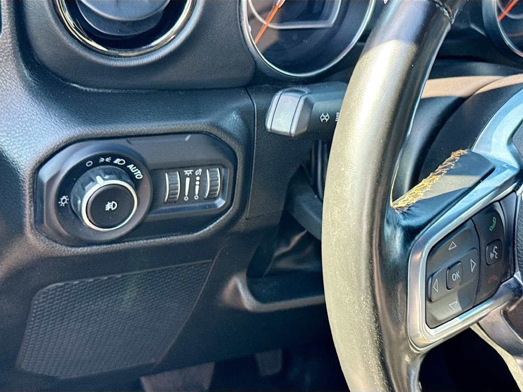 Used 2022 Jeep Wrangler Unlimited Sahara AWD/4WD image 11