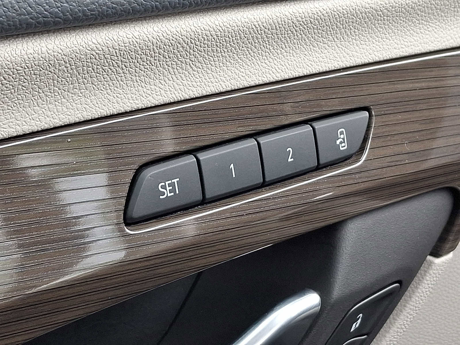 Used 2023 GMC Terrain Denali w/ Denali Premium Package image 33