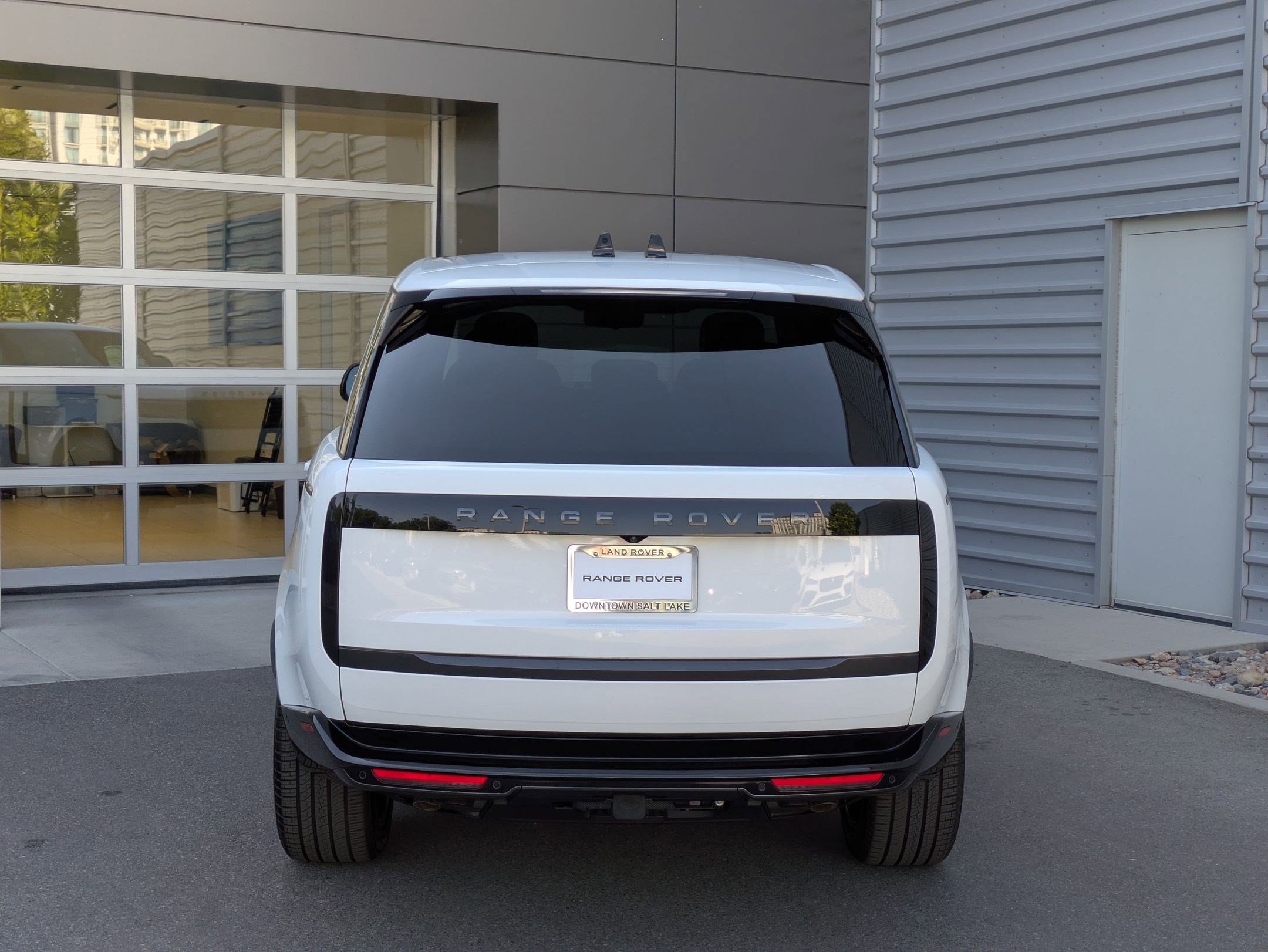 New 2025 Land Rover Range Rover Long Wheelbase SE image 4