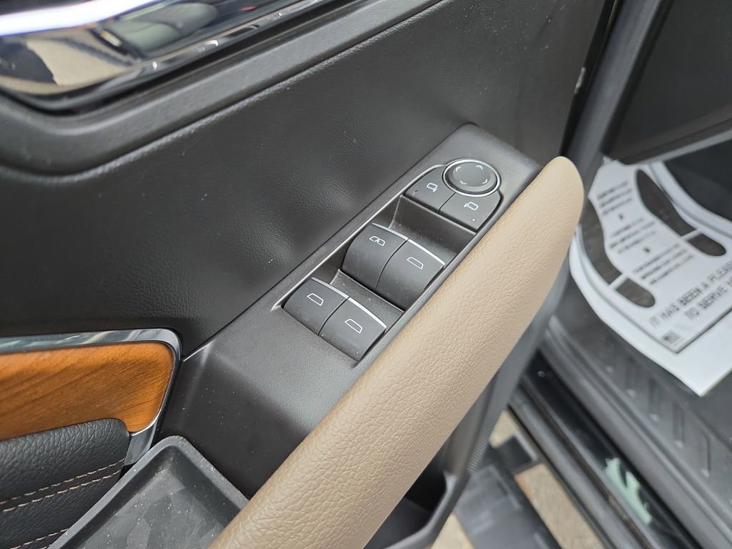 Used 2024 GMC Canyon Denali w/ LPO, Denali Black Edition image 13