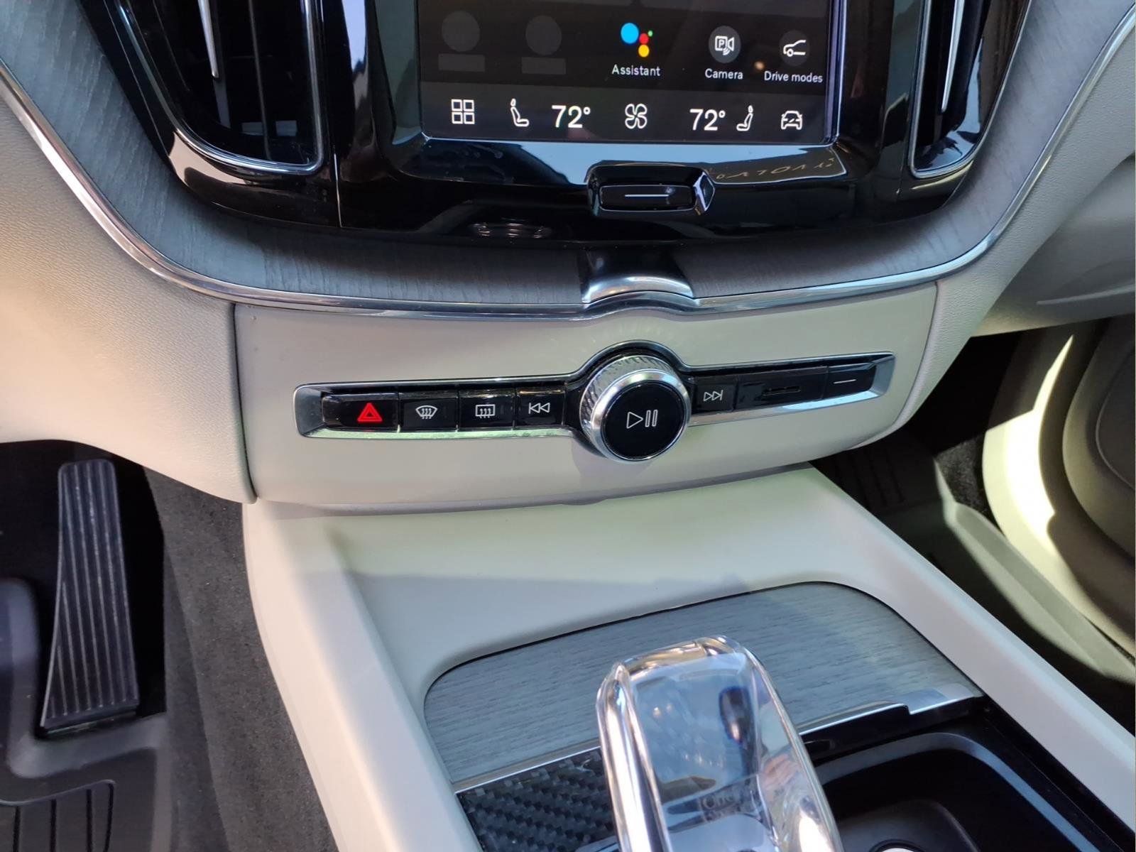 Used 2023 Volvo XC60 B5 Ultimate w/ Protection Package Premier image 23