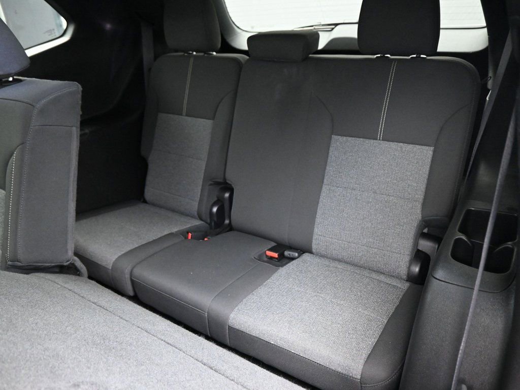 Used 2025 GMC Acadia Elevation image 21