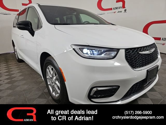 Certified 2025 Chrysler Pacifica Select FWD image 1